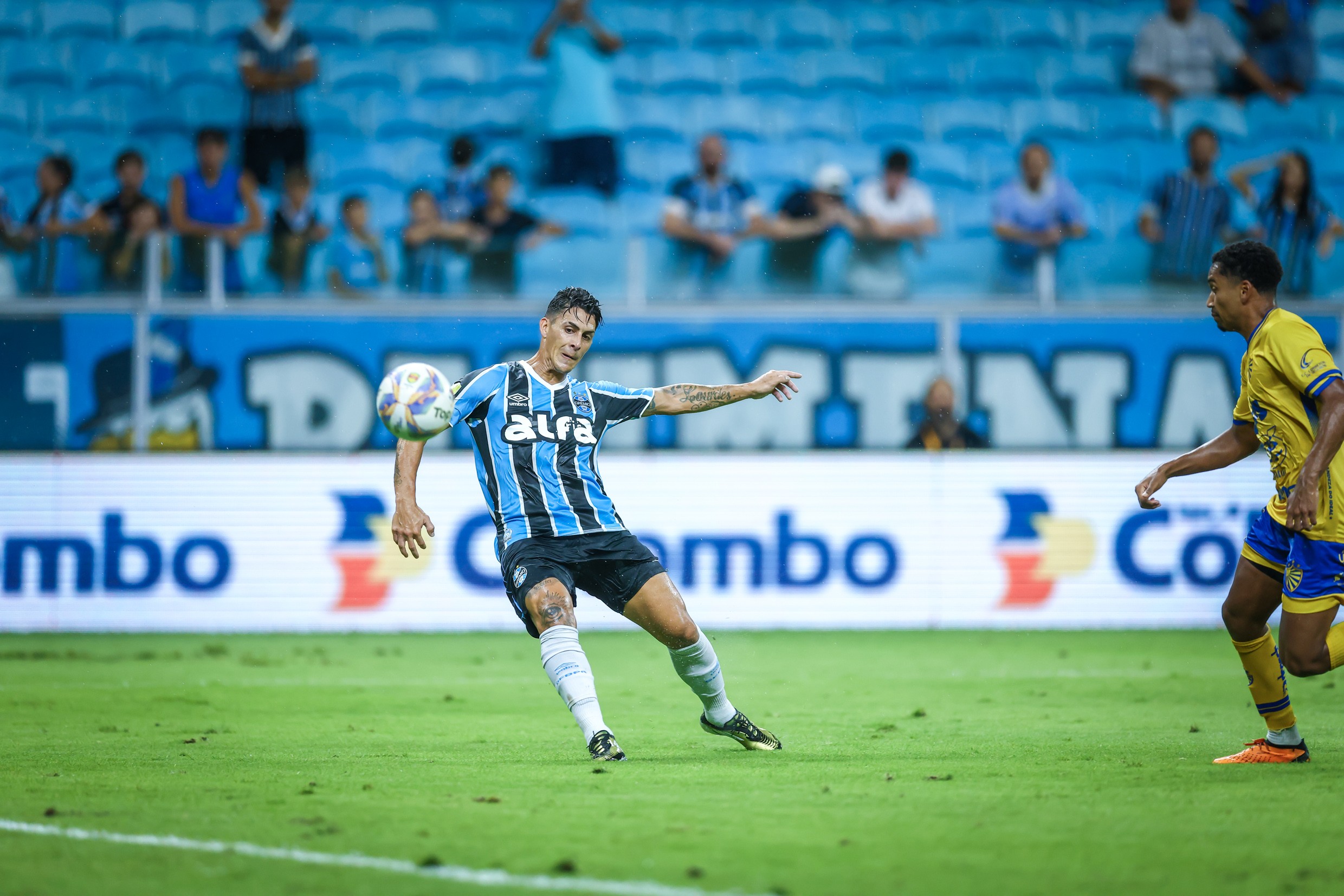 Pavon se torna baixa no Grêmio para próxima partida