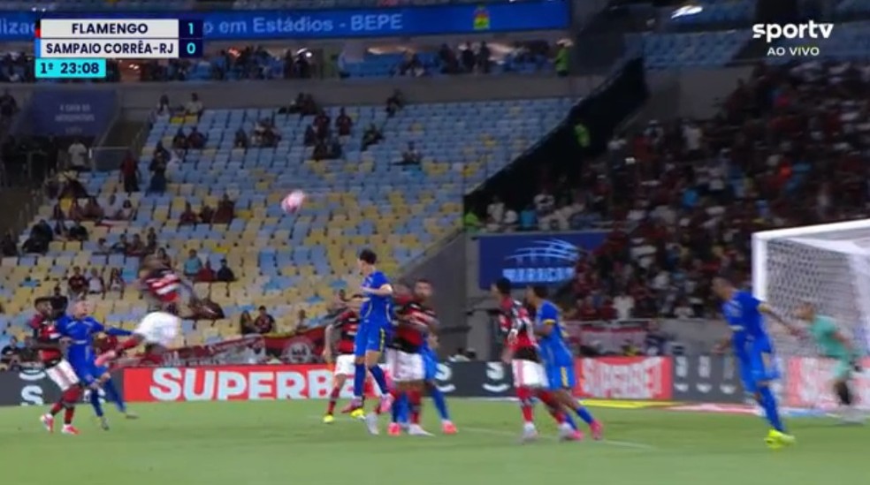 Chance perdida por Vit�o em Flamengo x Sampaio Corr�a � Foto: Reprodu��o / sportv