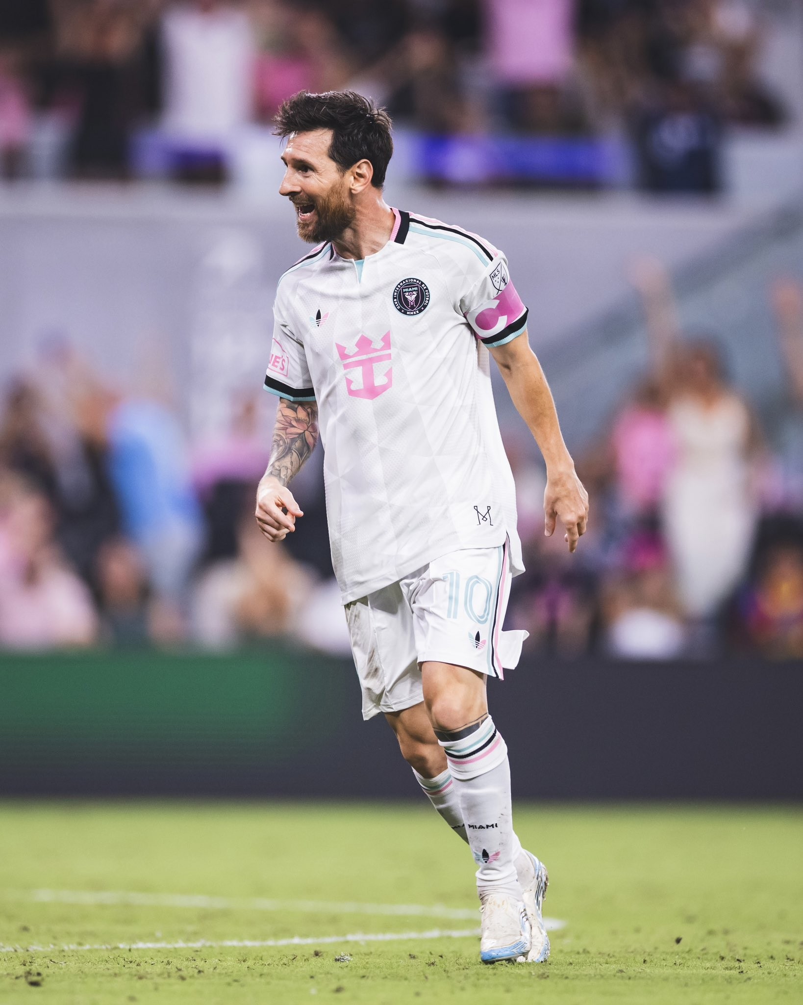 Messi marca, mas perde gol sozinho, e Inter Miami sofre empate nos acréscimos
