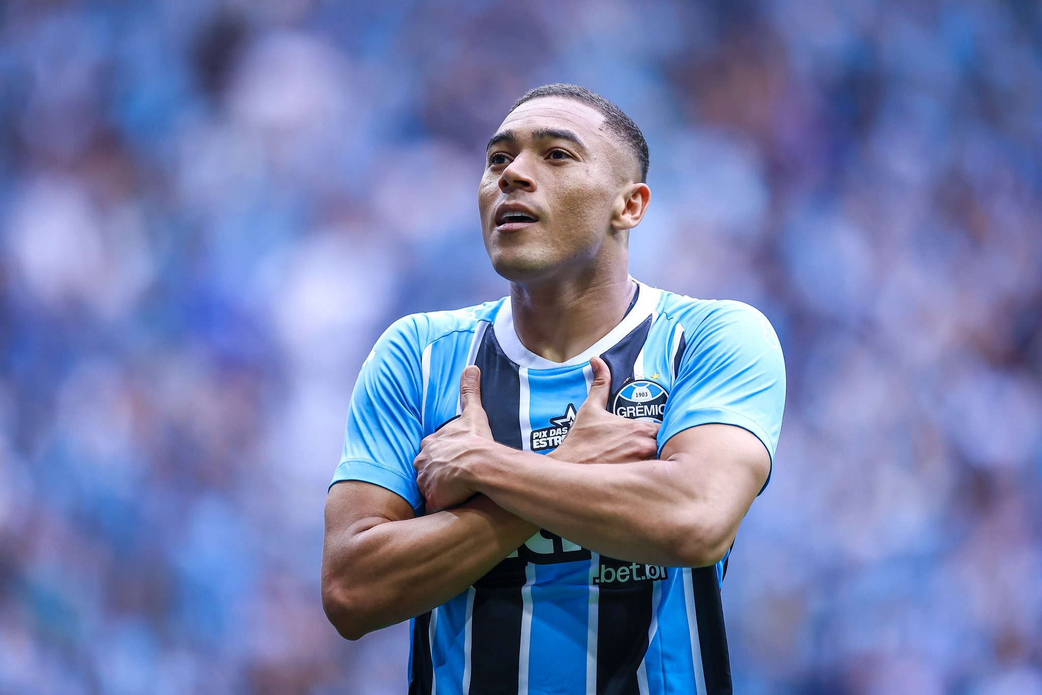 Grêmio vence com destaque de Carlos Vinícius e outros quatro jogadores.