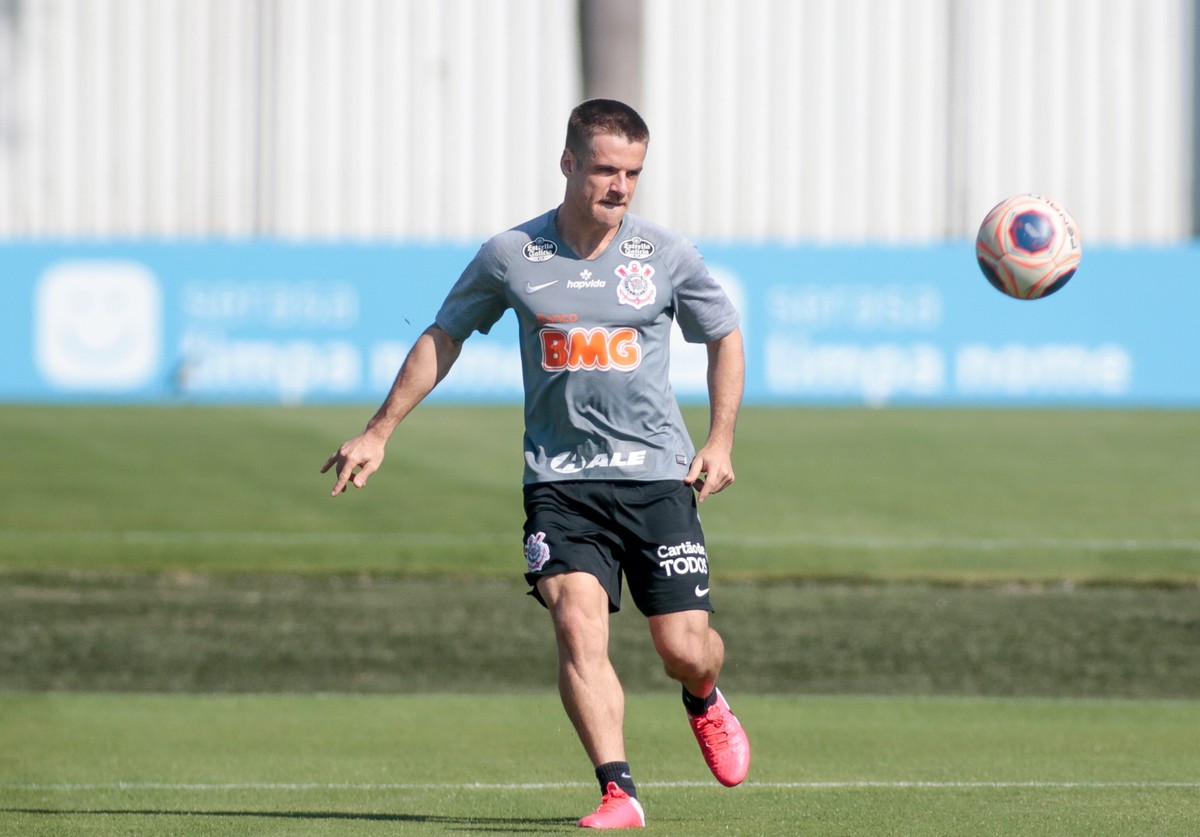 Fagner pode se tornar nesta quarta-feira o 18º jogador a mais vezes vestir  a camisa do Corinthians