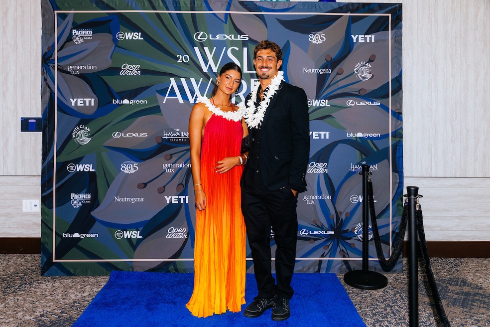 WSL Awards: Luana Silva e João Chianca — Foto: WSL