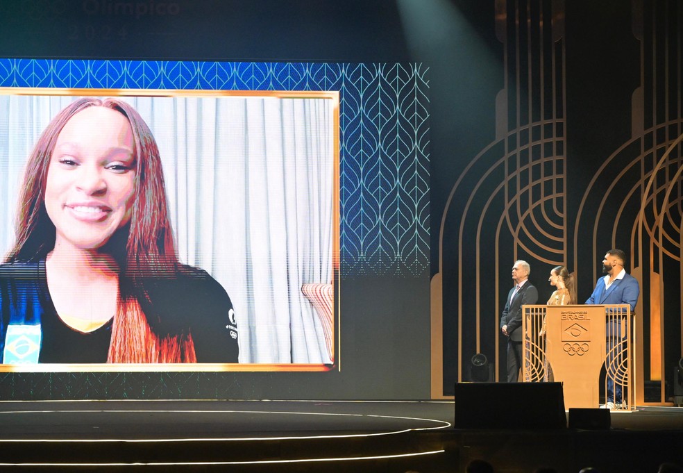 Rebeca Andrade conquista prêmio Rei Pelé de 2024 no PBO — Foto: André Durão/COB