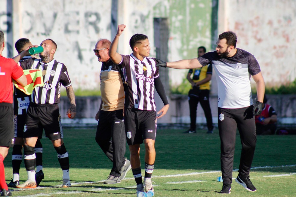Identificado com time e torcida, Thiaguinho vive lua de mel com o Treze na Para�ba � Foto: Wellington Faustino/FPF-PB