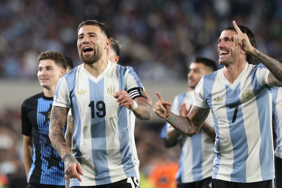 Jogadores da Argentina provocam o Brasil após goleada — Foto: Daniel Jayo/Getty Images