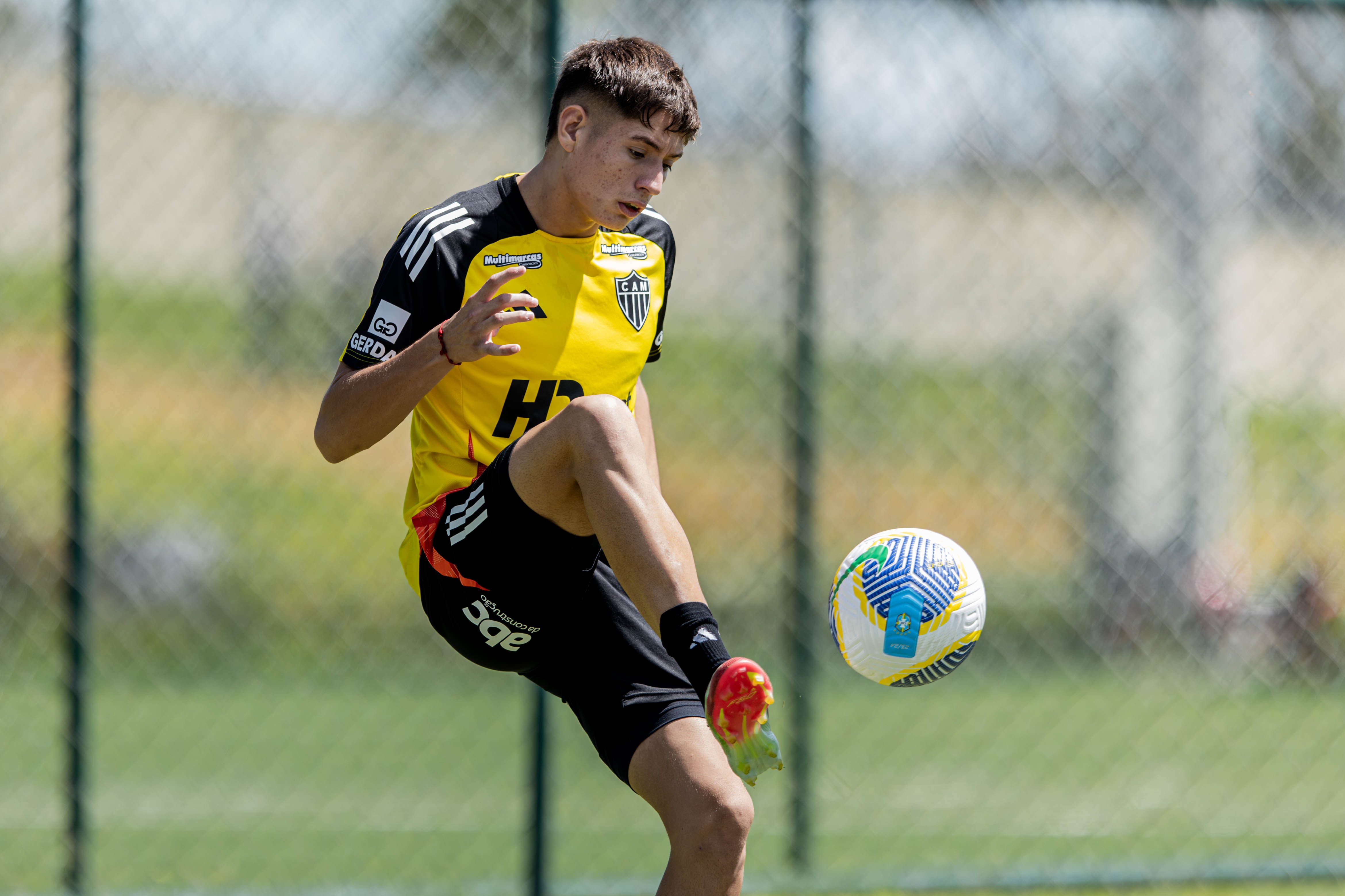 Entenda por que o Galo vetou ida de Iván Roman ao Mundial Sub-20