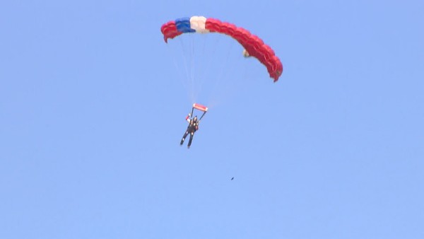 Paraquedista cai de 120m, é dado como morto, e volta a saltar