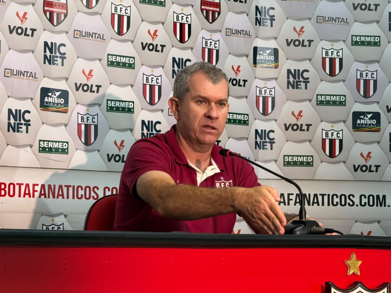 Tencati desabafa após 5º jogo do Botafogo-SP sem vitória: “Brincadeira os gols que a gente toma”