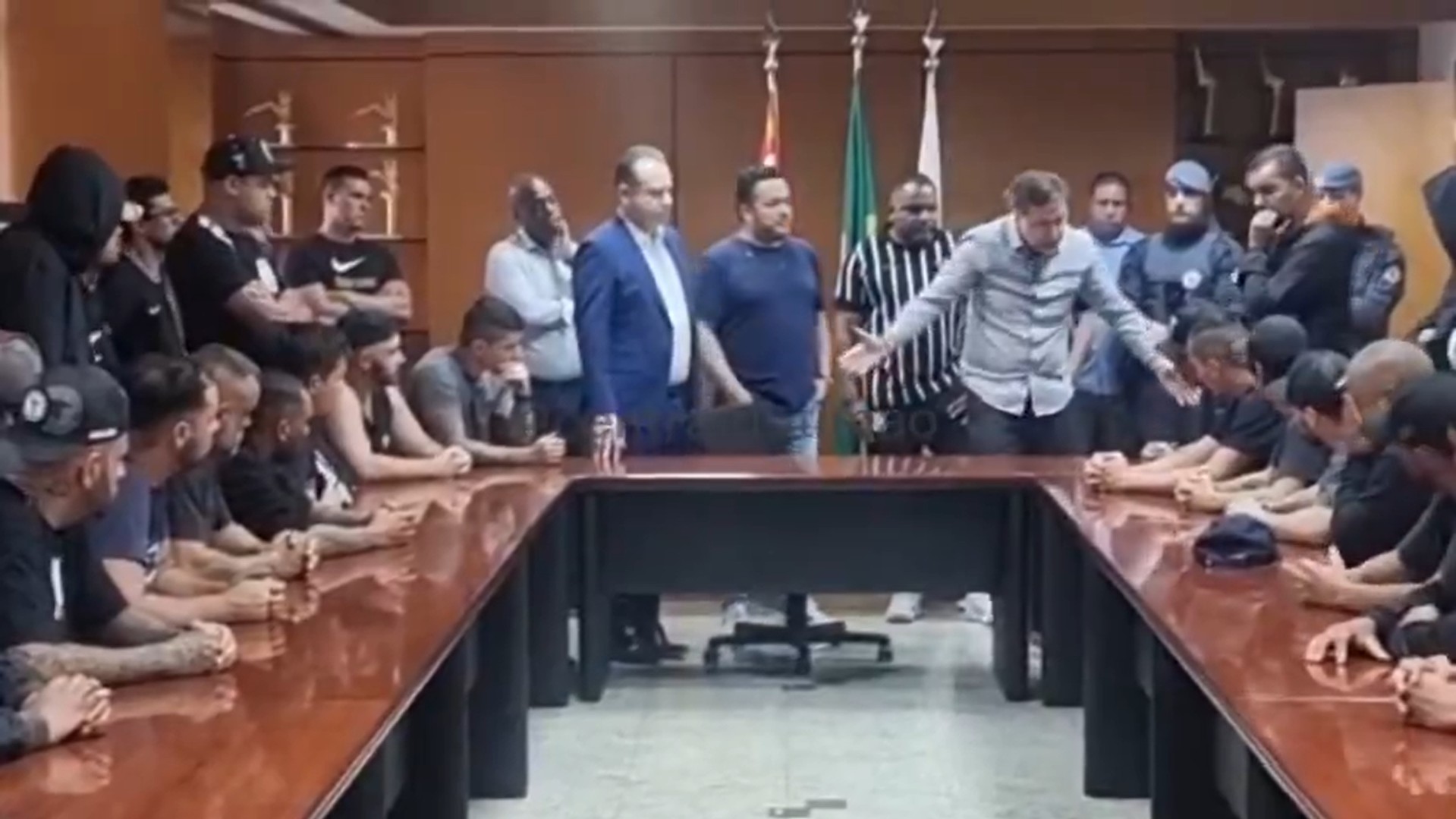 Augusto Melo mostra proposta de patrocínio a torcedores do Corinthians ...