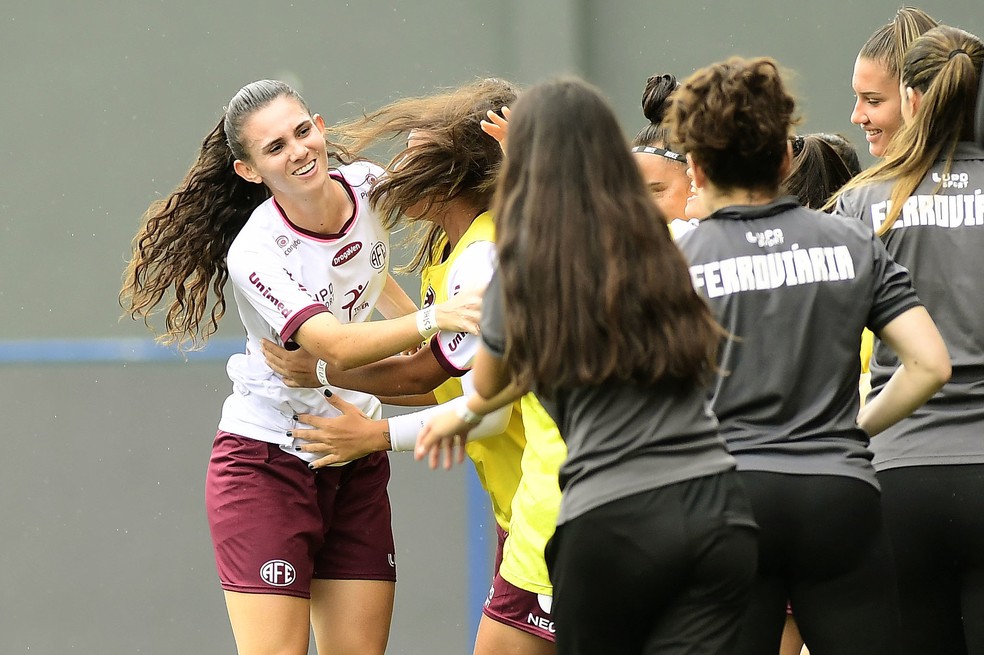 Ana Luiza comemora gol da Ferroviária, que abriu placar contra Flamengo — Foto: Marcos Riboli/Ag. Paulistão