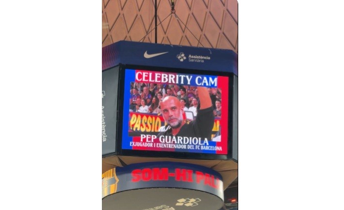 Pep Guardiola é ovacionado pela torcida do Barcelona em jogo pela Euroliga de basquete