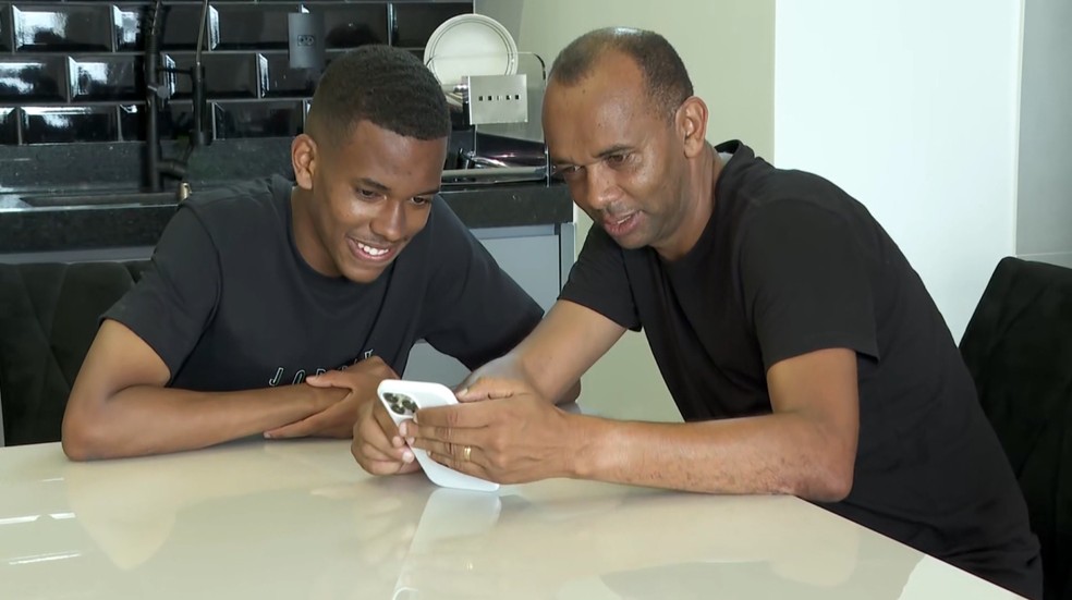 Estêvão Willian e o pai Ivo Gonçalves em Franca (SP) — Foto: Lindomar Cailton/EPTV