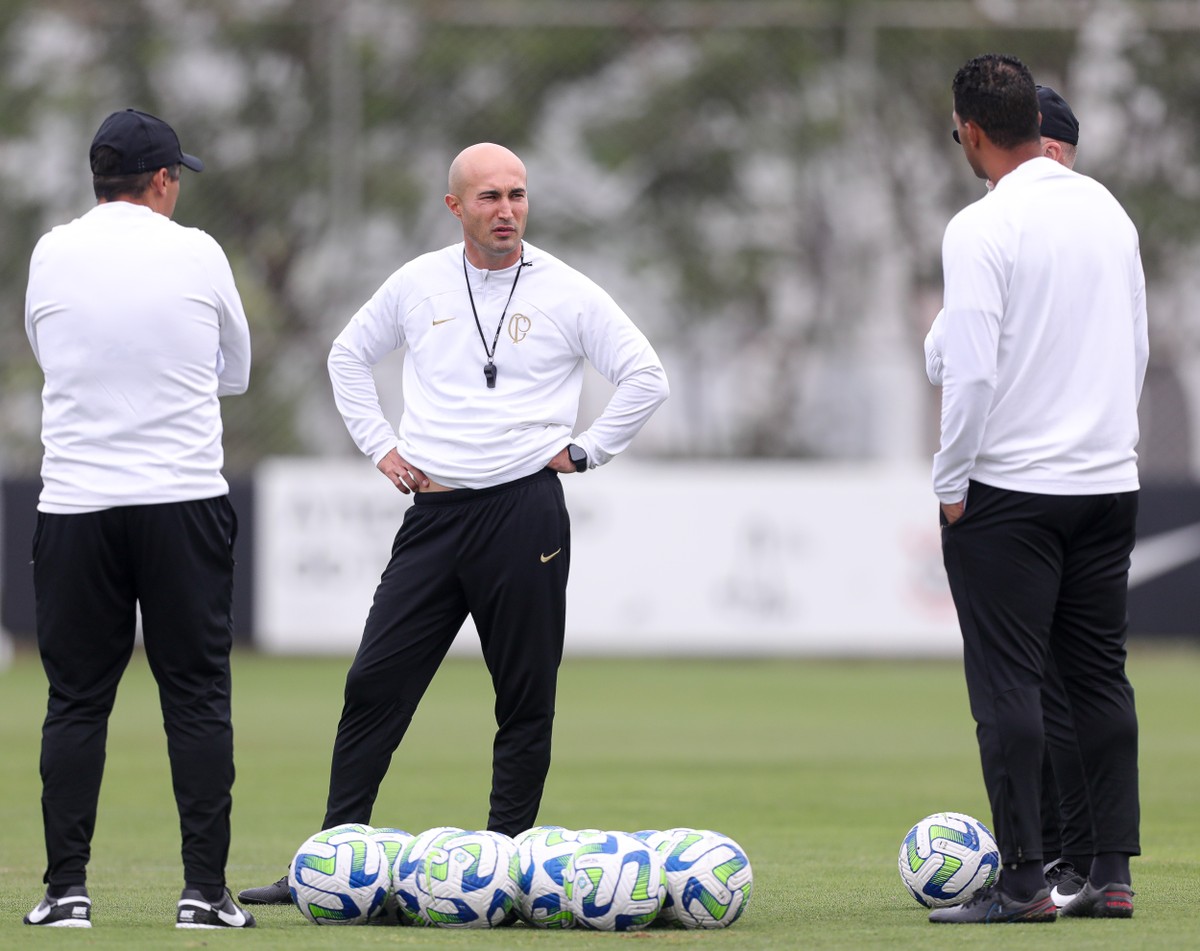 América-MG acerta contratação do técnico Cauan de Almeida, ex-auxiliar do Corinthians