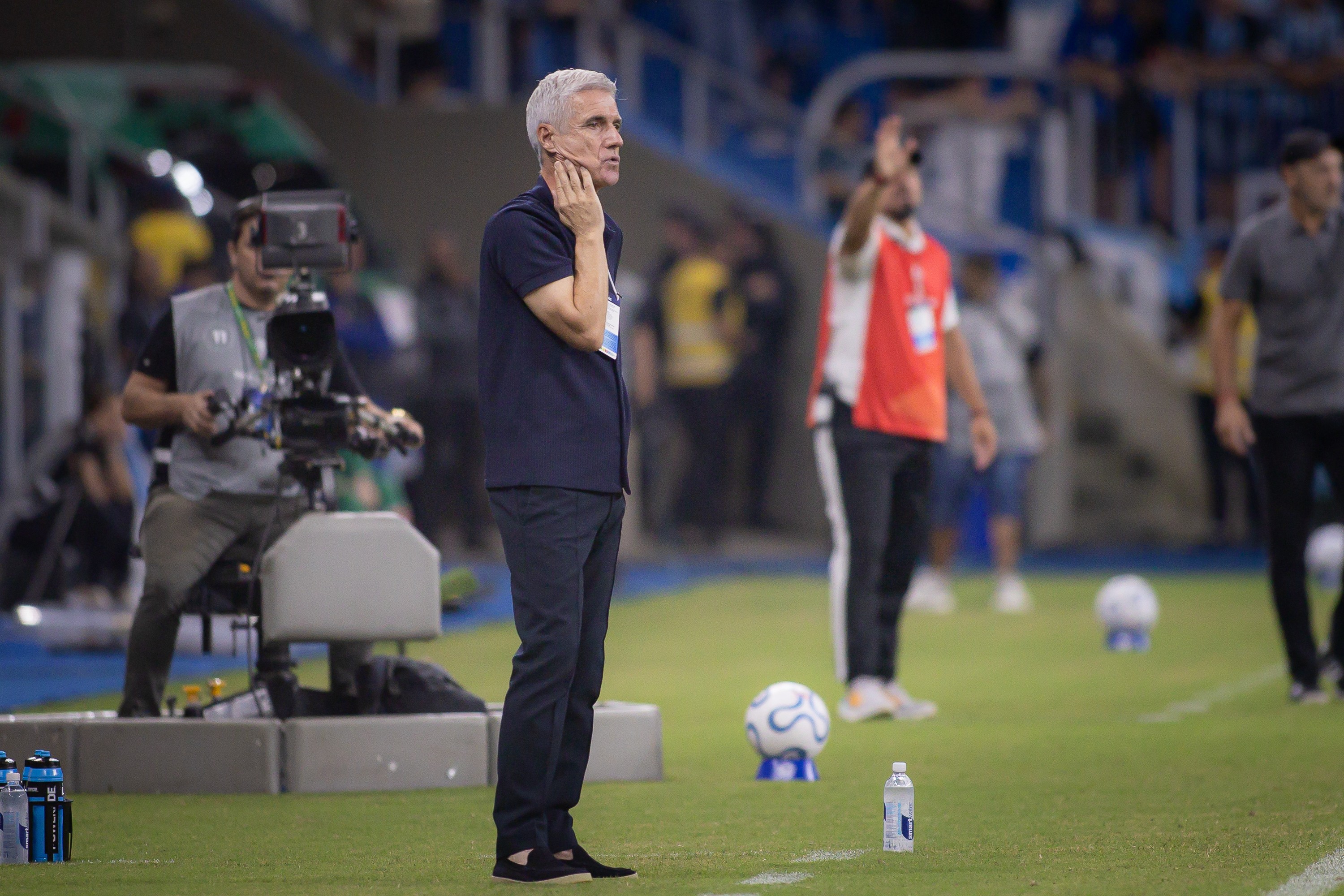 Opinião de Maurício Saraiva: Luís Castro salvo pela vitória | Ge