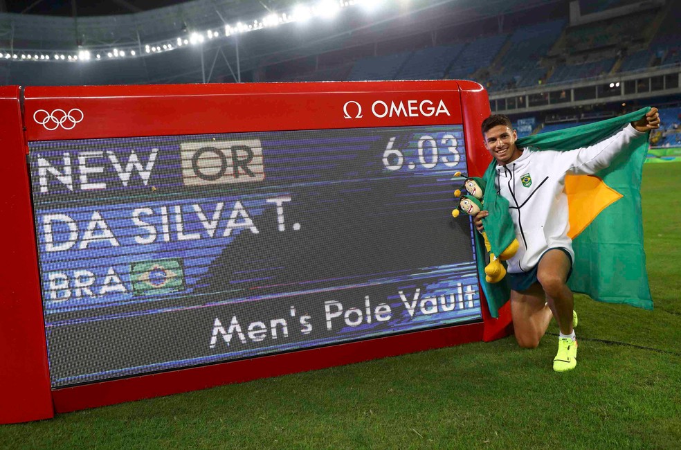 Thiago Braz salto com vara campeão olímpico no Rio 2016 — Foto: Agência Reuters
