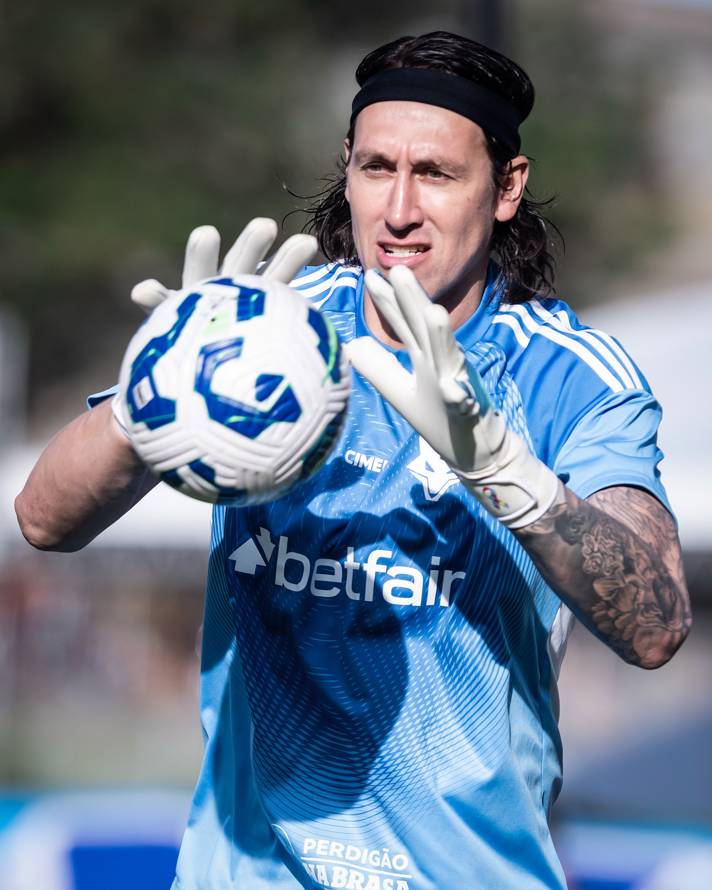 Cássio se prepara para o clássico e reforça defesa do Cruzeiro