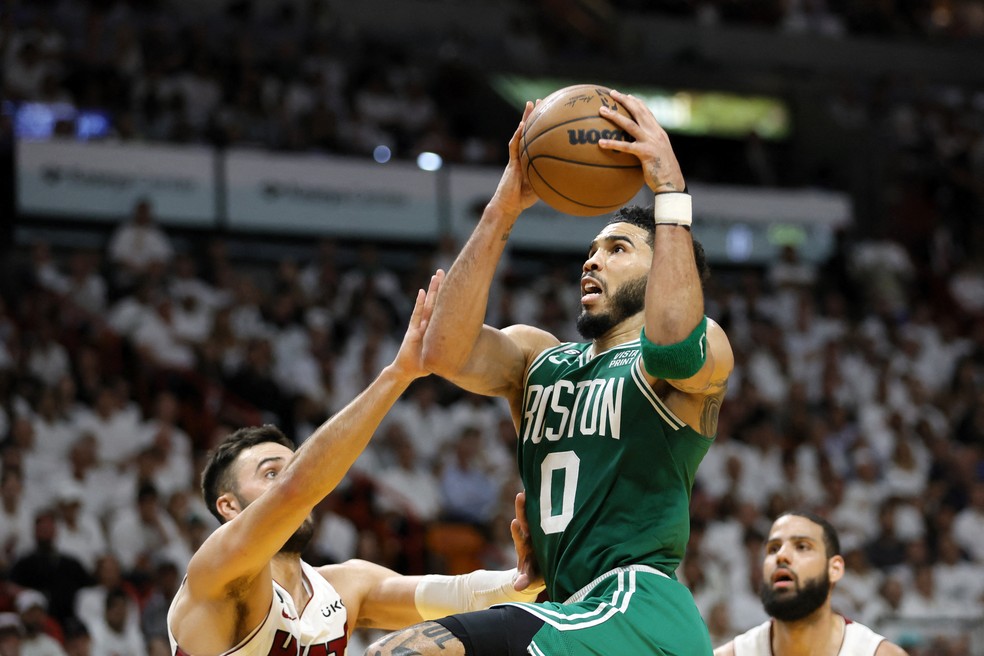 Jayson Tatum brilha, e Boston Celtics vence Miami Heat, nba, jogo de  basquete em miami hoje