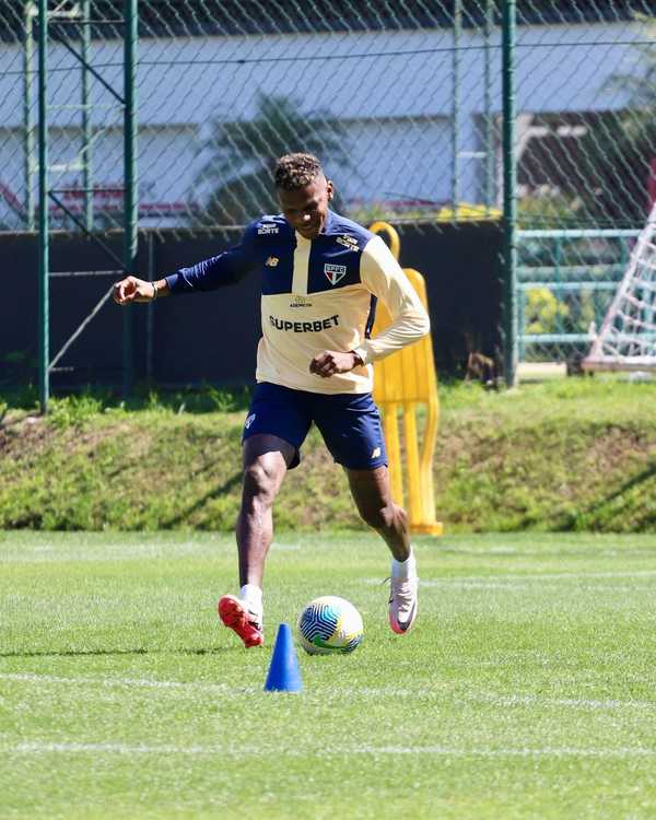 Vigor físico e liderança: Arboleda resistindo ao rodízio de Zubeldía no São Paulo