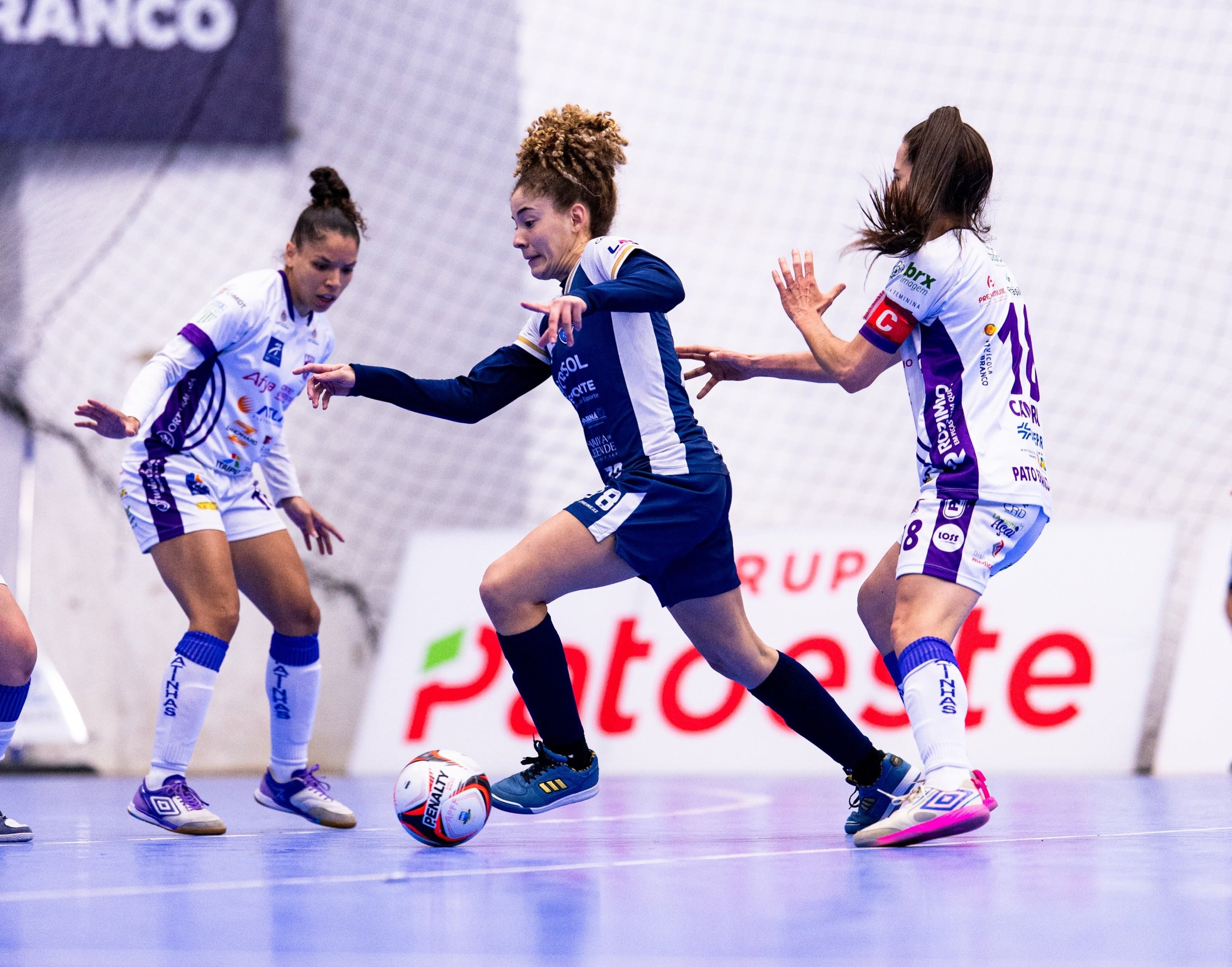 Equipes paranaenses disputam vagas nas quartas de final da Liga Feminina de Futsal; veja detalhes