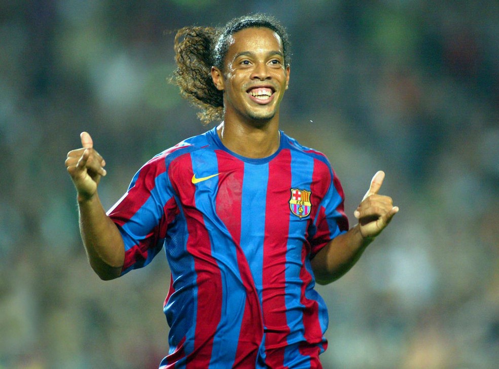 Ronaldinho Gaúcho representou entre 2003 e 2008 o futebol mágico que o Barcelona queria — Foto: Getty Images