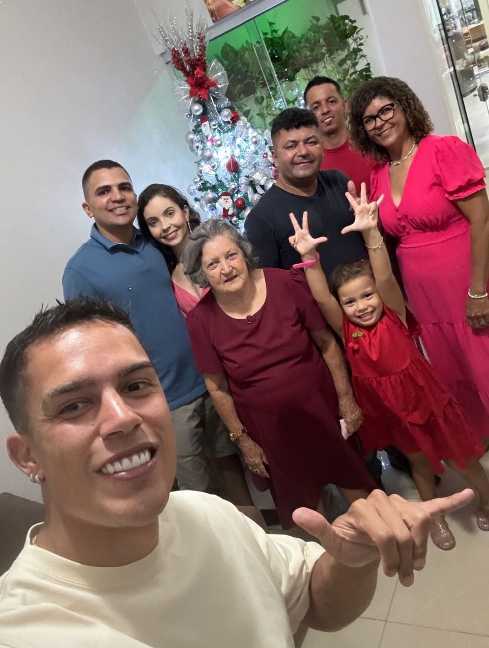 Igor Vinicius, do São Paulo, comemora o Natal — Foto: Divulgação/São Paulo