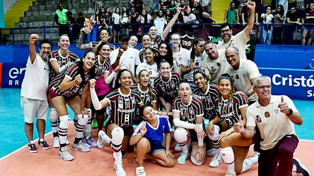 Time do Fluminense comemora a vitória sobre o Osasco