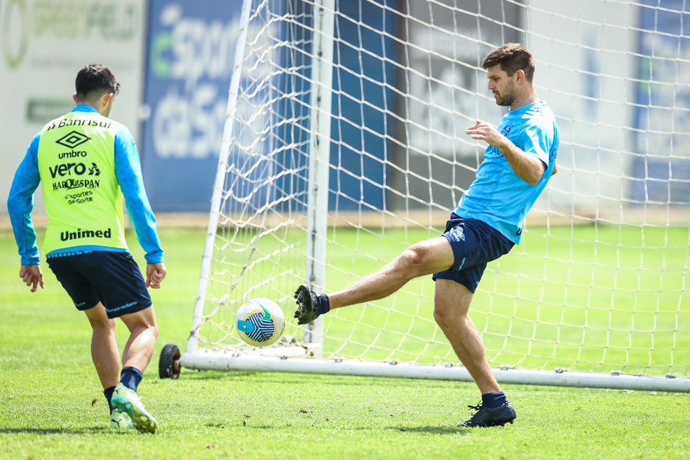 Kannemann deve voltar ao time do Grêmio contra o Botafogo — Foto: Lucas Uebel/Grêmio FBPA