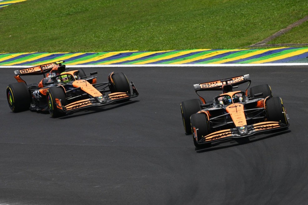 Oscar Piastri e Lando Norris, GP de São Paulo — Foto: Rudy Carezzevoli/Getty Images