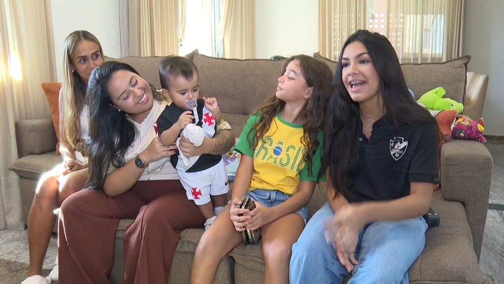 Família comemorando recuperação do Bebê Rayan