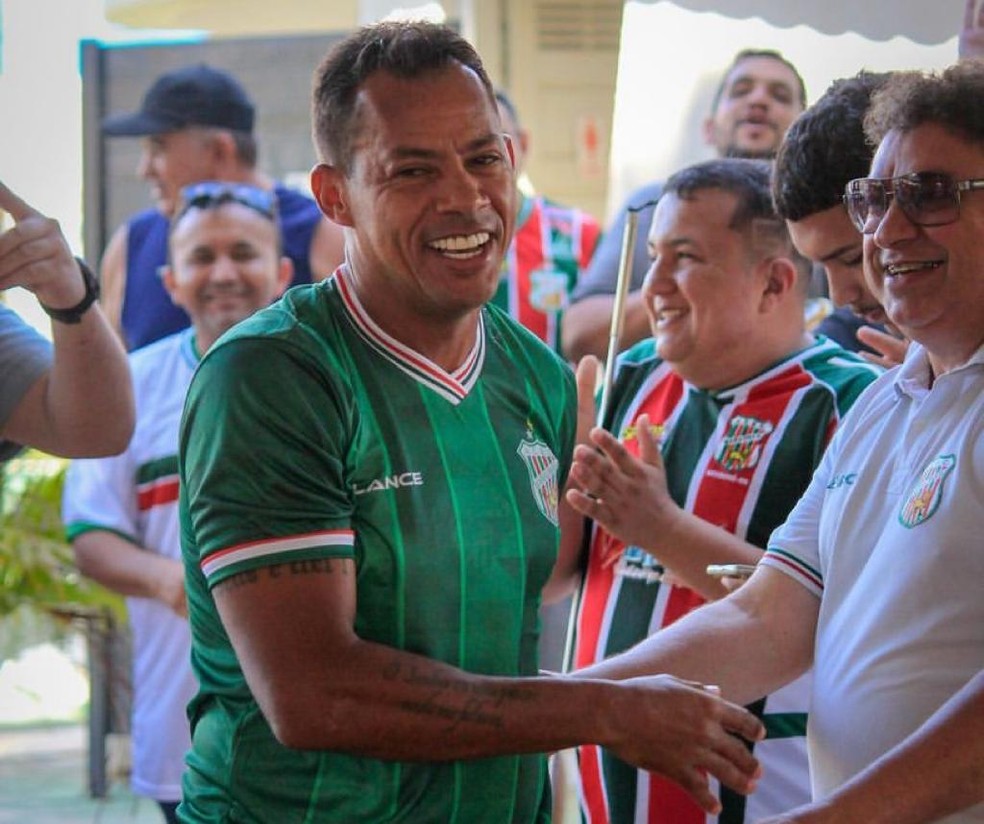 Marcelinho Paraíba está com 48 anos e já treinou equipes como Treze, Oeirense e Serra Branca, pelo qual conquistou o título da segunda divisão do Campeonato Paraibano em 2022. — Foto: João Filho/ACEC Baraúnas