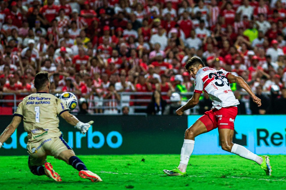 João Neto marcou dois gols na finalíssima da Copa do Nordeste — Foto: Ailton Cruz