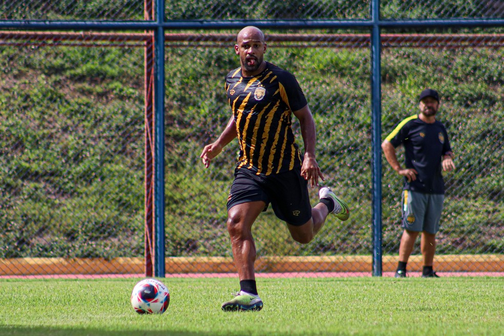 Felipe Bastos est&aacute; regularizado &mdash; Foto: Fernando Vasconcelos