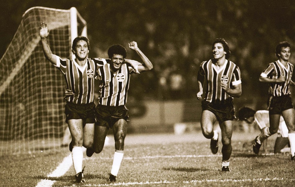 Campeão em 1983, Espinosa revela sonho: fazer técnico Renato