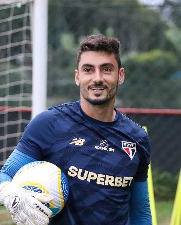Rafael, do São Paulo, celebra convocação para a Copa América: 