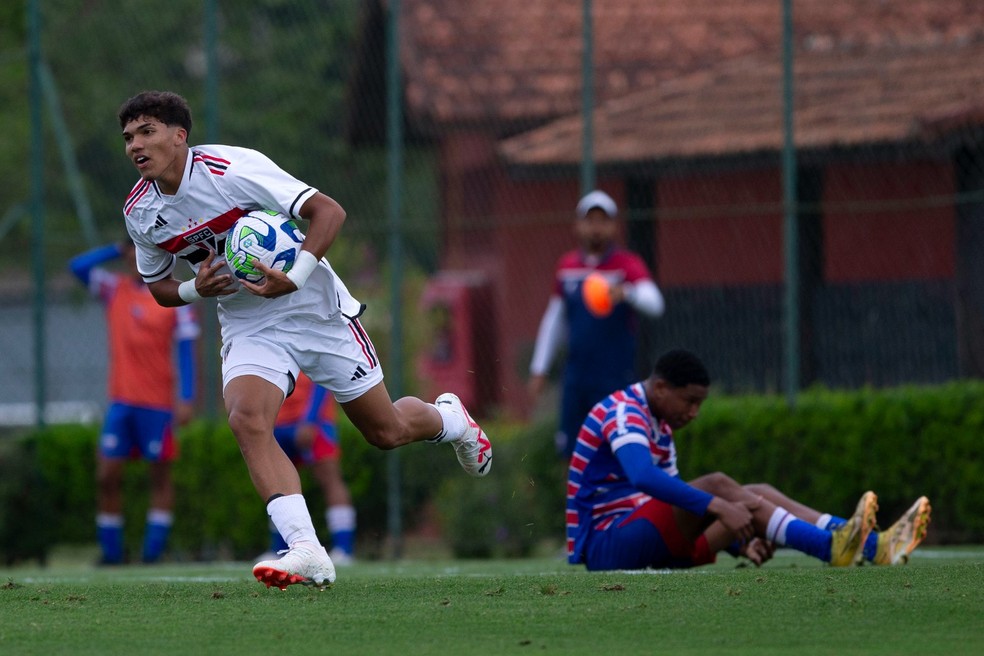 William Oliveira é um dos destaques do sub-17 do São Paulo — Foto: Rubens Chiri