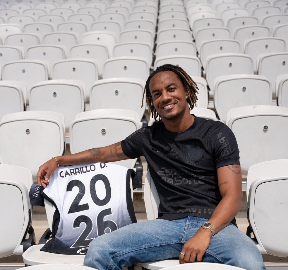 Carrillo renova contrato com o Corinthians até o fim de 2026 — Foto: Maria Júlia/Corinthians