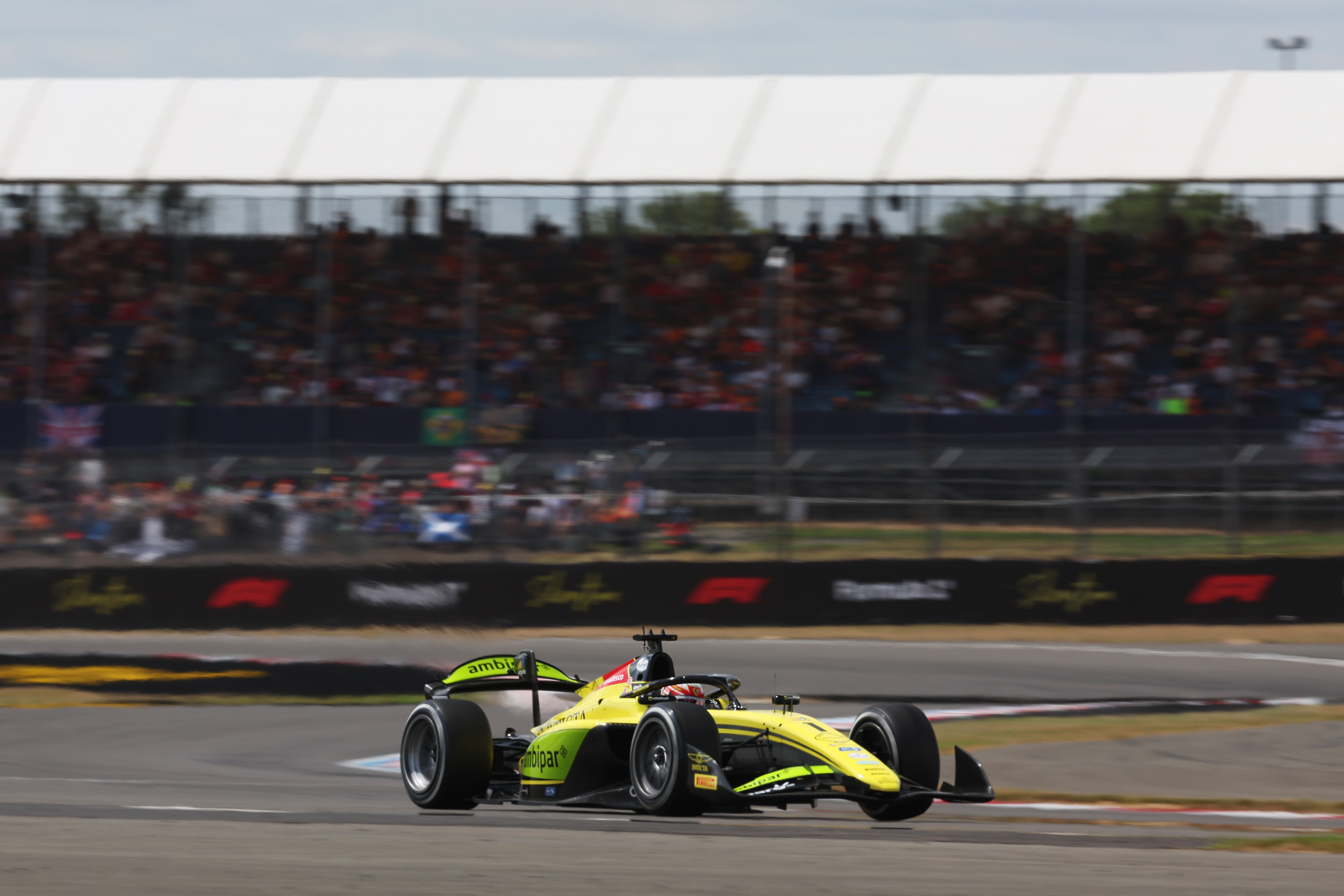 Câmara é 10º na sprint da F2 em Silverstone, e Tsolov vence pela 5ª vez
