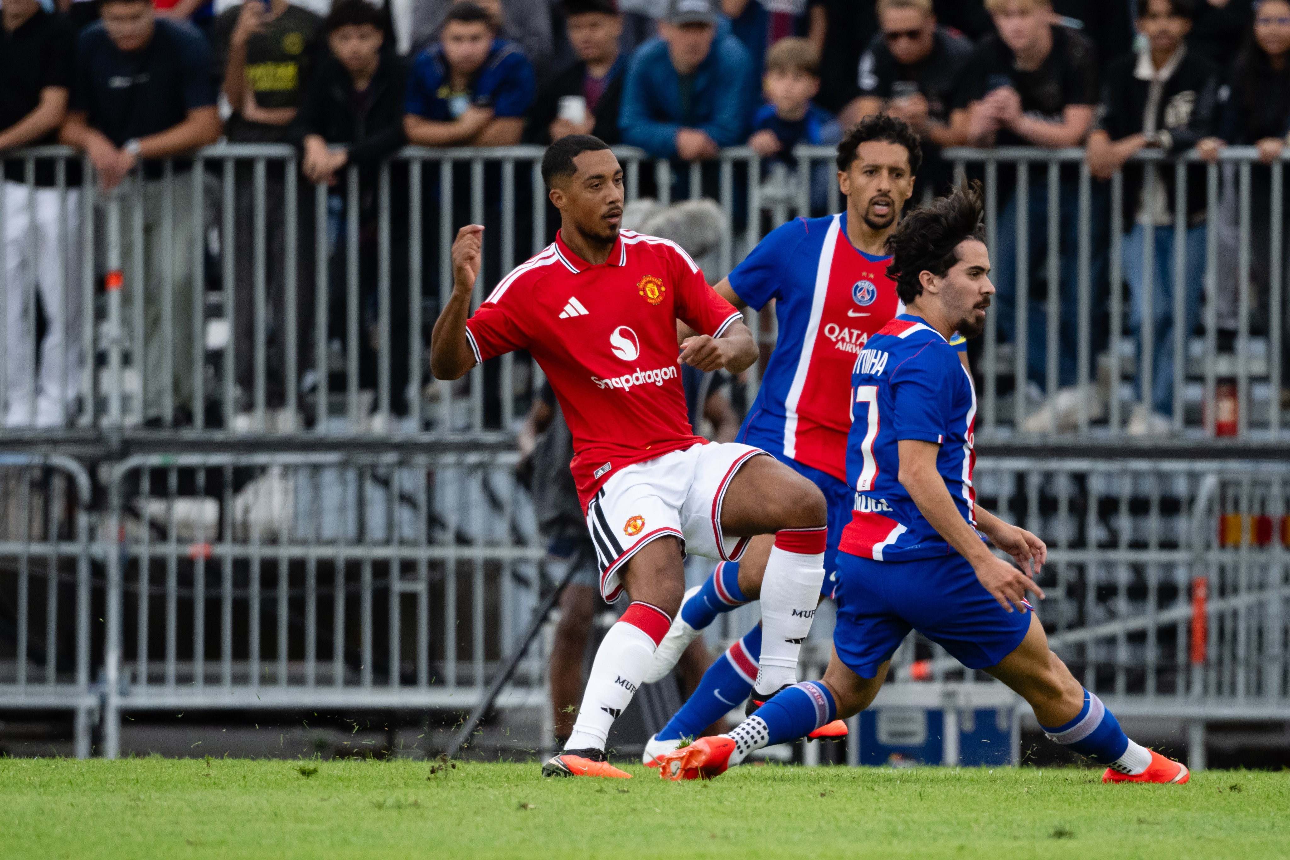 Manchester United e PSG empatam em amistoso de pré-temporada