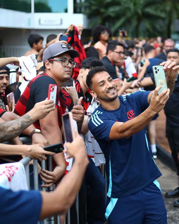 Danilo retorna a Minas Gerais com entusiasmo para jogar no Flamengo.