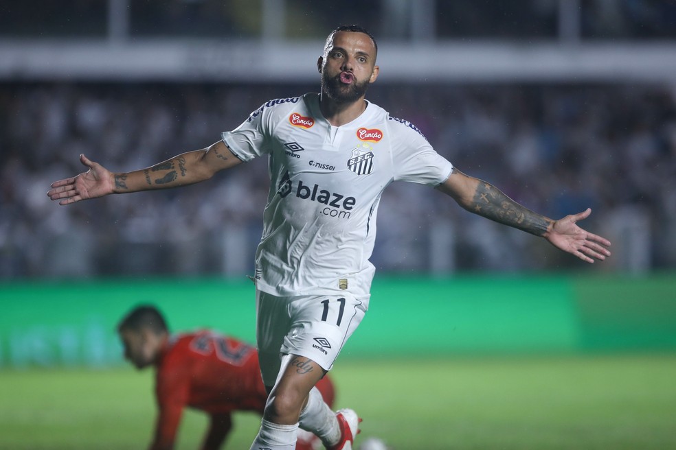 Gol de Guilherme em Santos x São Paulo — Foto: Reinaldo Campos/AGIF