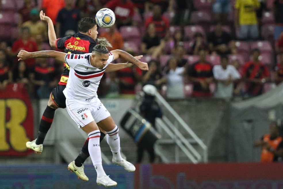 Sport e Santa Cruz farão o primeiro clássico da temporada, no dia 20 de janeiro, na Arena de Pernambuco — Foto: Marlon Costa/Pernambuco Press
