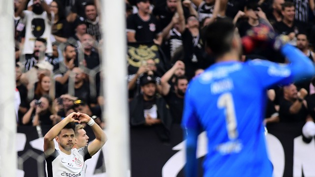 Romero comemora gol do Corinthians contra o Flamengo