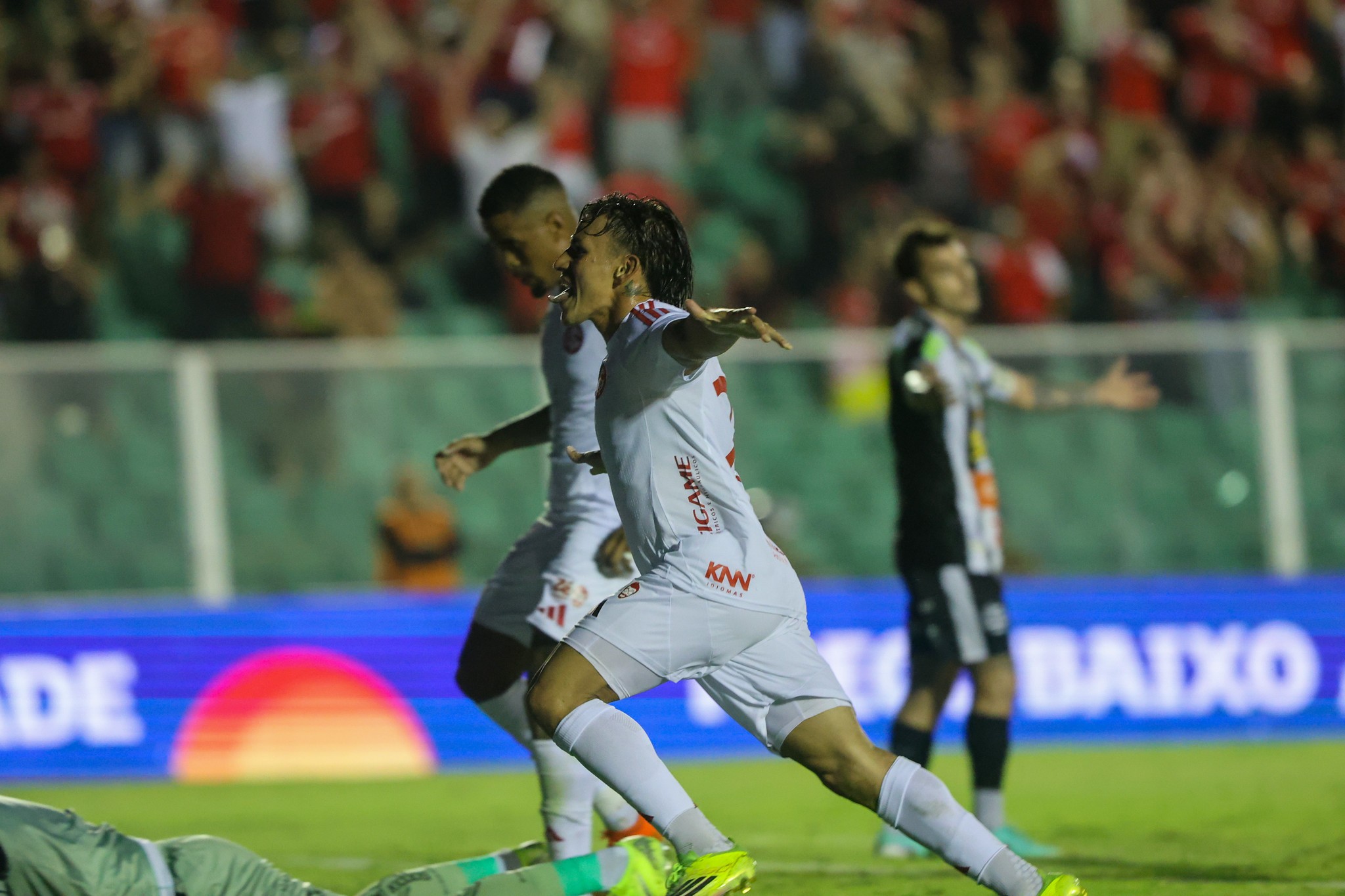 Atuações do Inter: Bernabei vai bem no ataque e garante virada | Ge