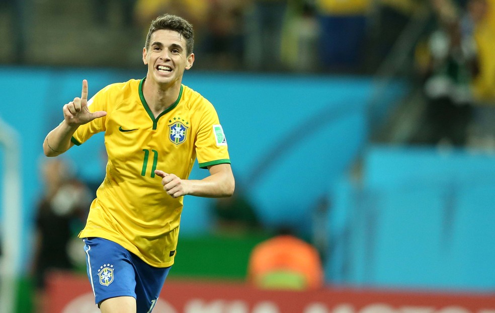 Oscar comemora o gol anotado contra a Cro&aacute;cia na Copa do Mundo de 2014 &mdash; Foto: Marcos Ribolli