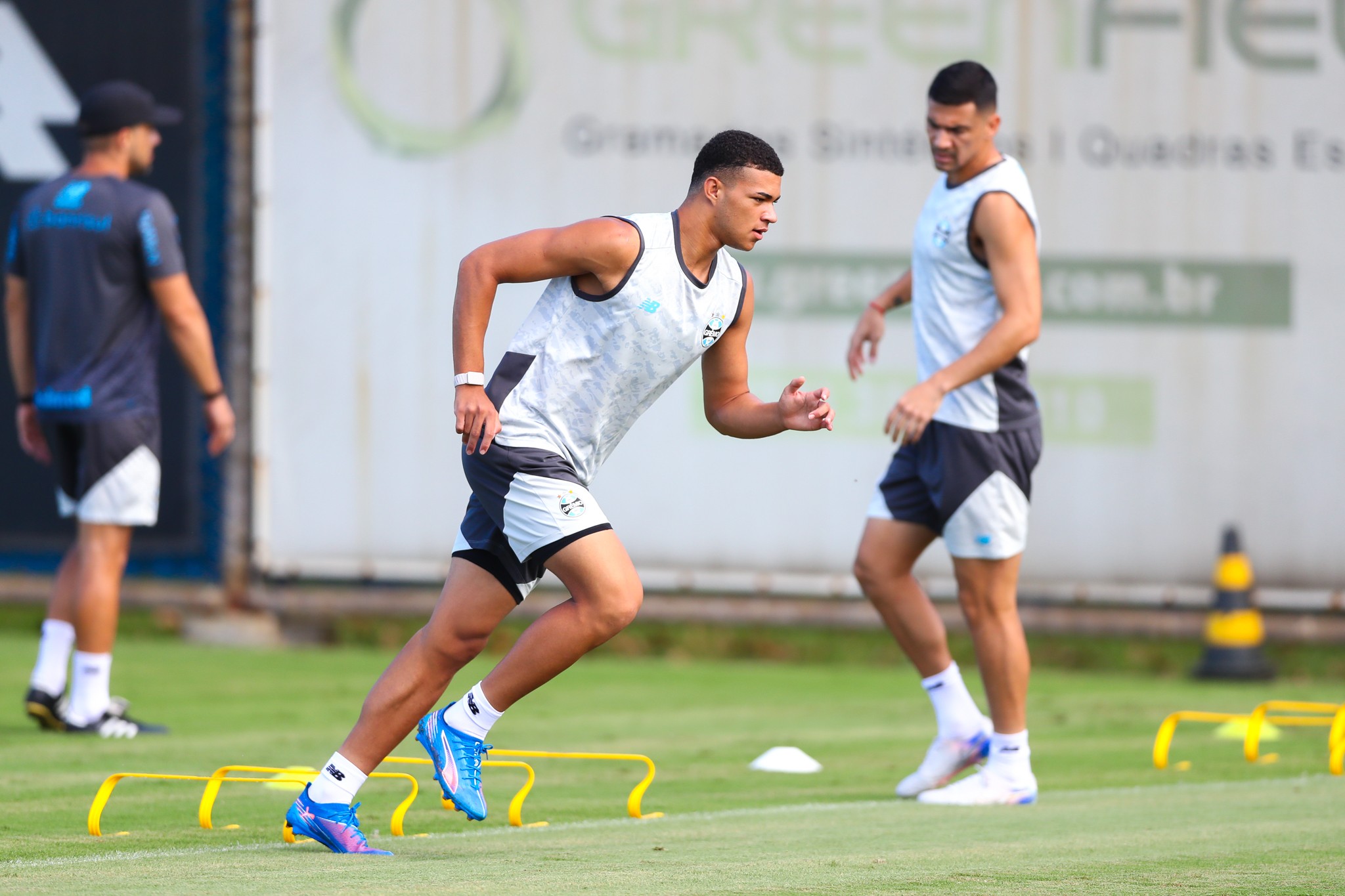 Grêmio confirma lesão de zagueiro; veja o tempo de recuperação | Ge