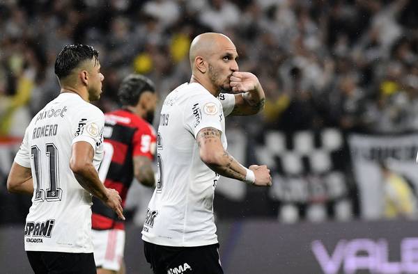 Fábio Santos revela esforço para enfrentar Flamengo: 