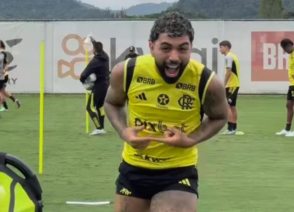 Gabigol brinca após vencer David Luiz em disputa de velocidade — Foto: Reprodução