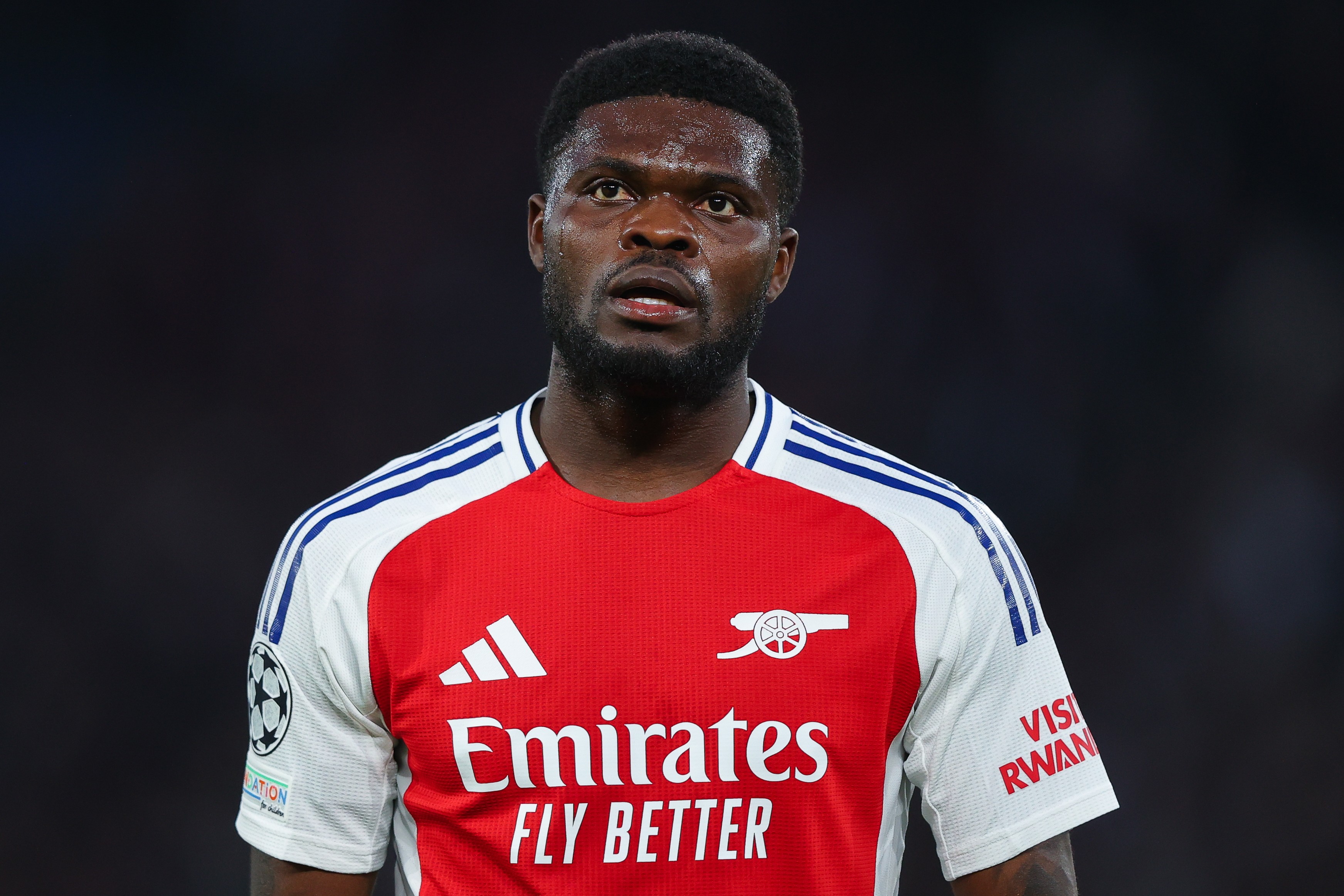 Ex-jogador do Arsenal é acusado de estupros