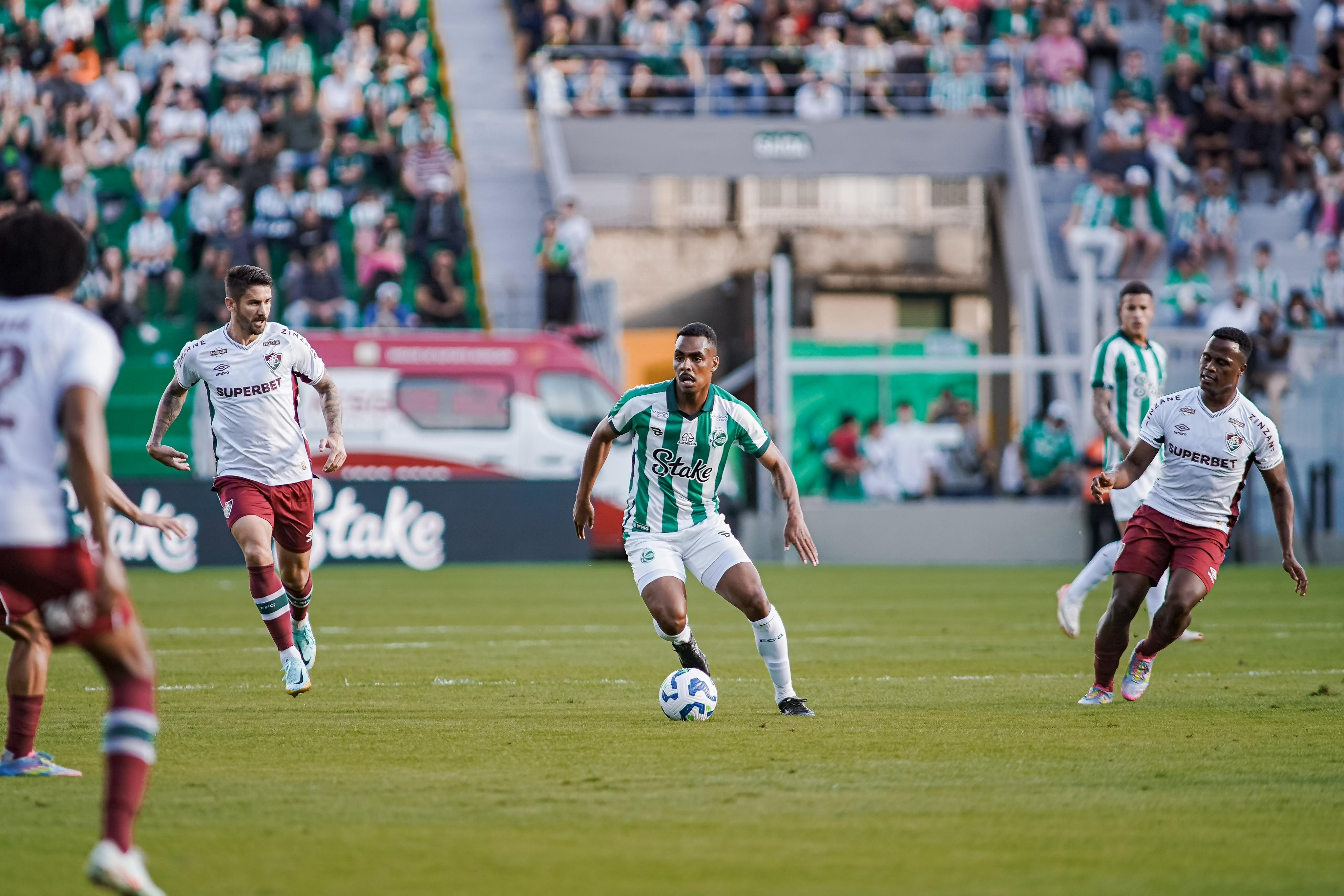Juventude define valor e condições para negociar volante Caíque com Grêmio e Inter.