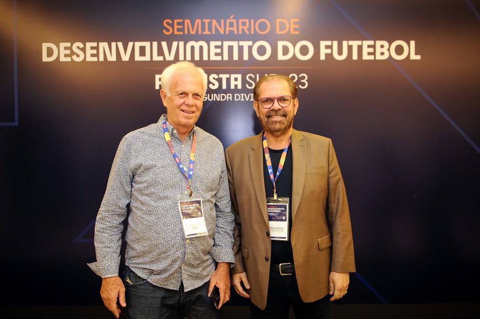 Luiz Donizete Prieto, o Italiano, ao lado de Reinaldo Carneiro Bastos — Foto: Rodrigo Corsi/Agência Paulistão